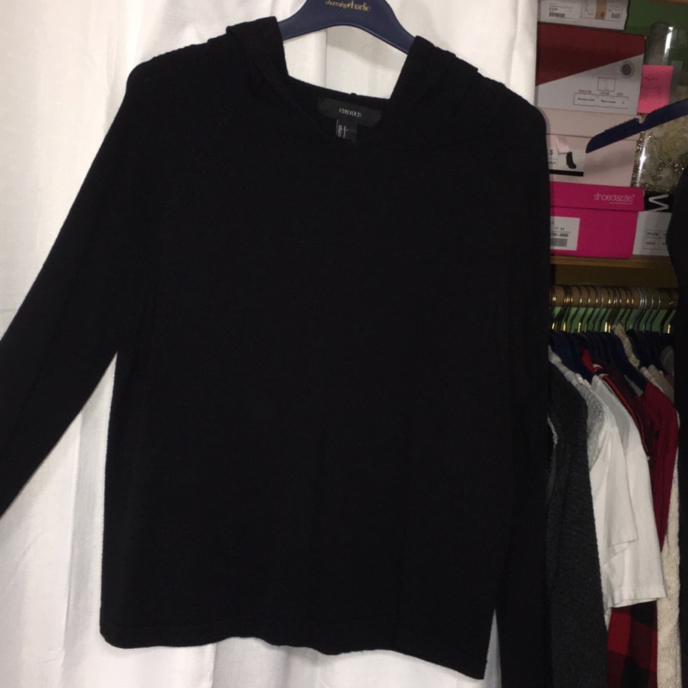 Black shirt/sweater